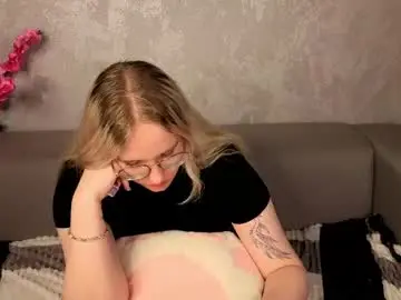 Yungsatou  live sex cam
