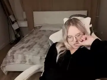 Yungsatou  live sex cam