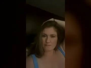 Freckles4u7  live sex cam