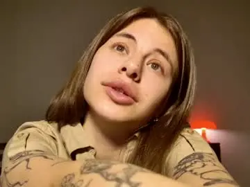 Lucyrait  live sex cam