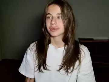 Lucyrait  live sex cam