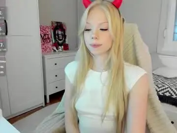 Sonyaplush  live sex cam