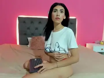Chloee_gomeez  live sex cam