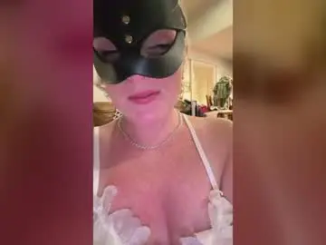 Laceluxleather  live sex cam