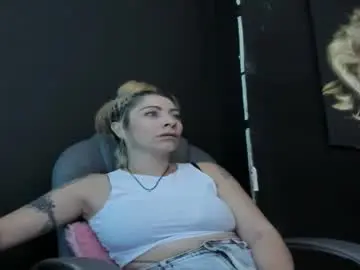 Viktoria_davis_  live sex cam