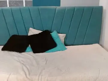 Emmily_brunette  live sex cam