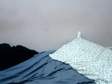 Squirtypussie  live sex cam