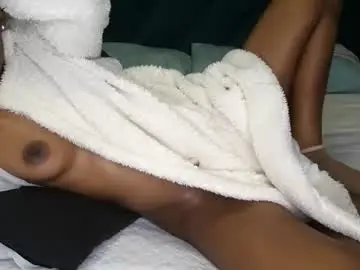 Daddyslittleebony  live sex cam