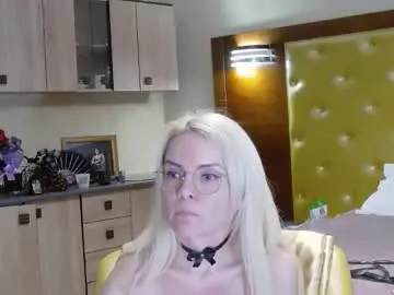 Domcaprisse  live sex cam