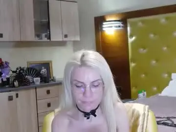 Domcaprisse  live sex cam