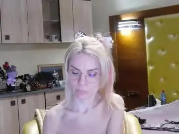 Domcaprisse  live sex cam