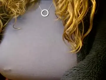 Luckydoll8  live sex cam