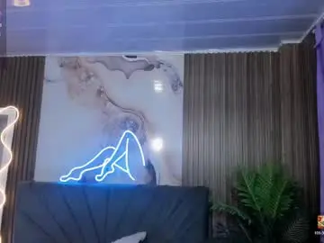 Moonshine_tay  live sex cam