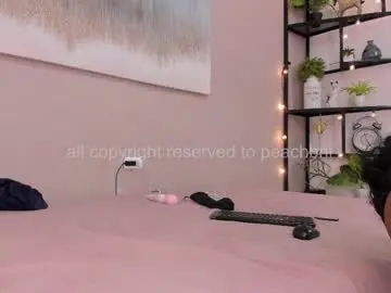 Peachbrii  live sex cam