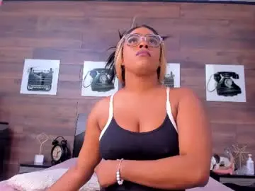 Peachbrii  live sex cam