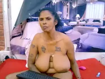 Sexyva4u2luv  live sex cam