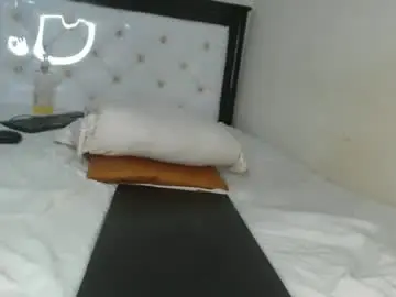 Sweetslyvie  live sex cam