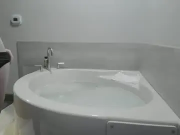 Sxytat2btch  live sex cam