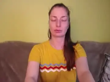 Hotilia18  live sex cam