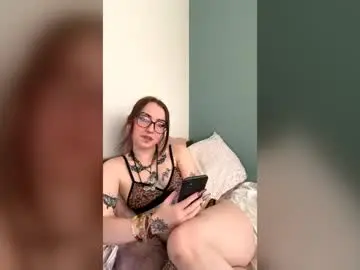 Elliewhitfield  live sex cam