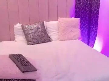 Thaniagold  live sex cam