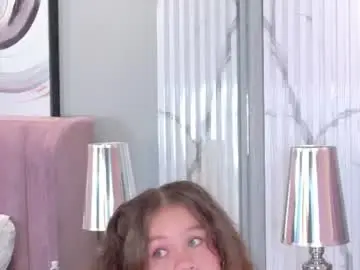 Thaniagold  live sex cam