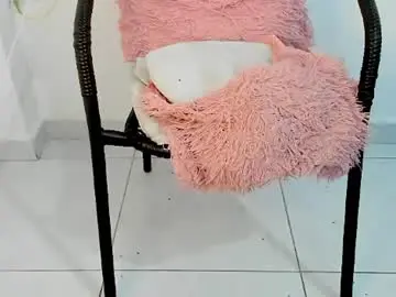 Nicolefluffypussy  live sex cam