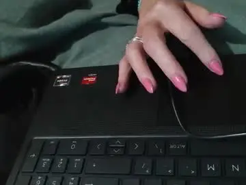 Sassy_belle11  live sex cam