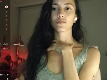 Innocentlatiina  live sex cam