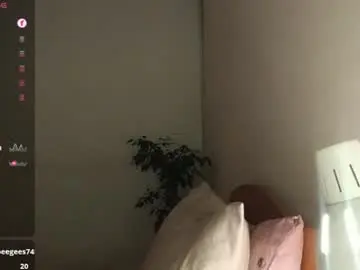 Innocentlatiina  live sex cam