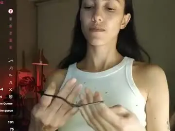 Innocentlatiina  live sex cam