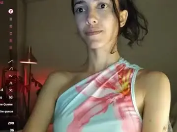 Innocentlatiina  live sex cam