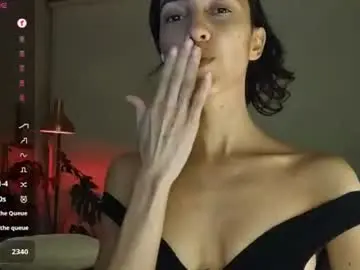 Innocentlatiina  live sex cam