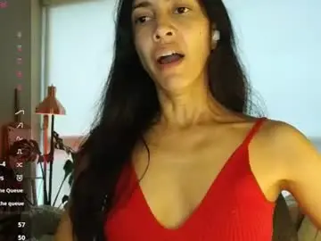 Innocentlatiina  live sex cam