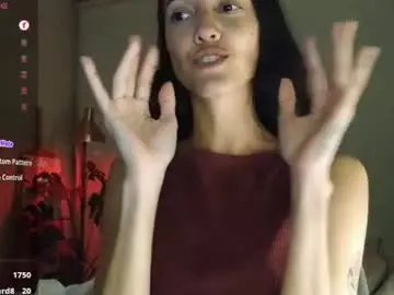 Innocentlatiina  live sex cam