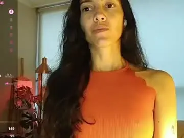 Innocentlatiina  live sex cam