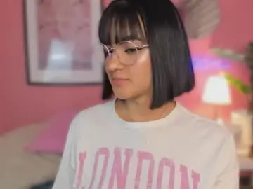 Soysaraa_  live sex cam