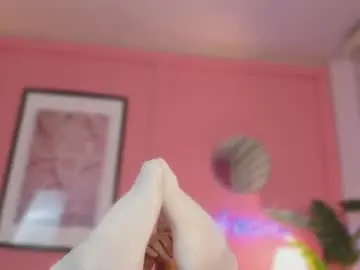 Soysaraa_  live sex cam