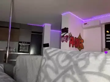 Tashinadoncaster  live sex cam