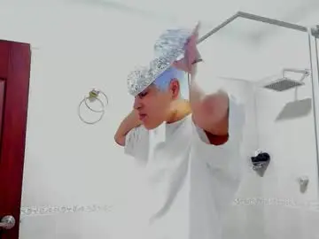 Laura_r23  live sex cam