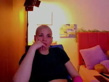 Laura_r23  live sex cam