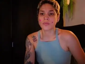Laura_r23  live sex cam