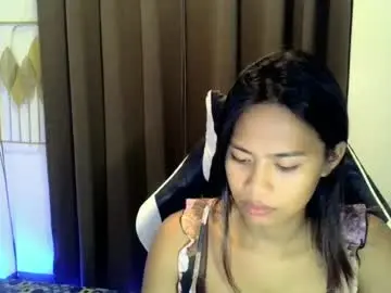 Lovely_yvoneslutty  live sex cam