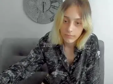 Milaglow  live sex cam