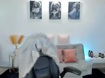 Puiyeee  live sex cam