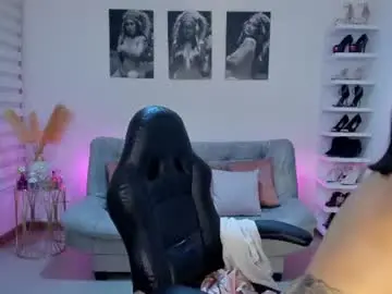 Puiyeee  live sex cam
