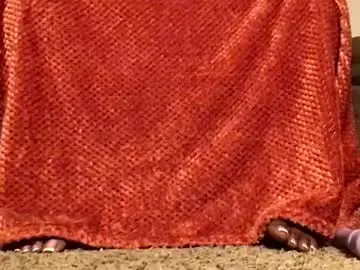 Thickmadame28  live sex cam
