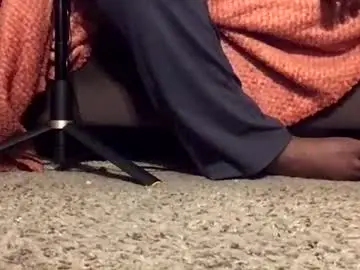 Thickmadame28  live sex cam