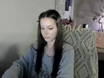 Yourher0in  live sex cam