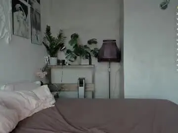 Yourher0in  live sex cam
